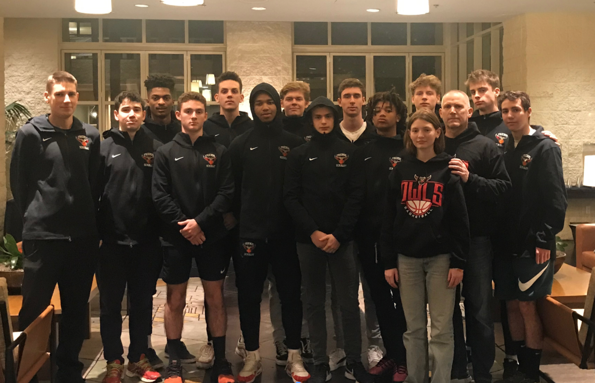 The Boys Varsity Basketball arriving at their Arizona hotel in December, 2019. The team went on to win the NYSAIS State Championship.